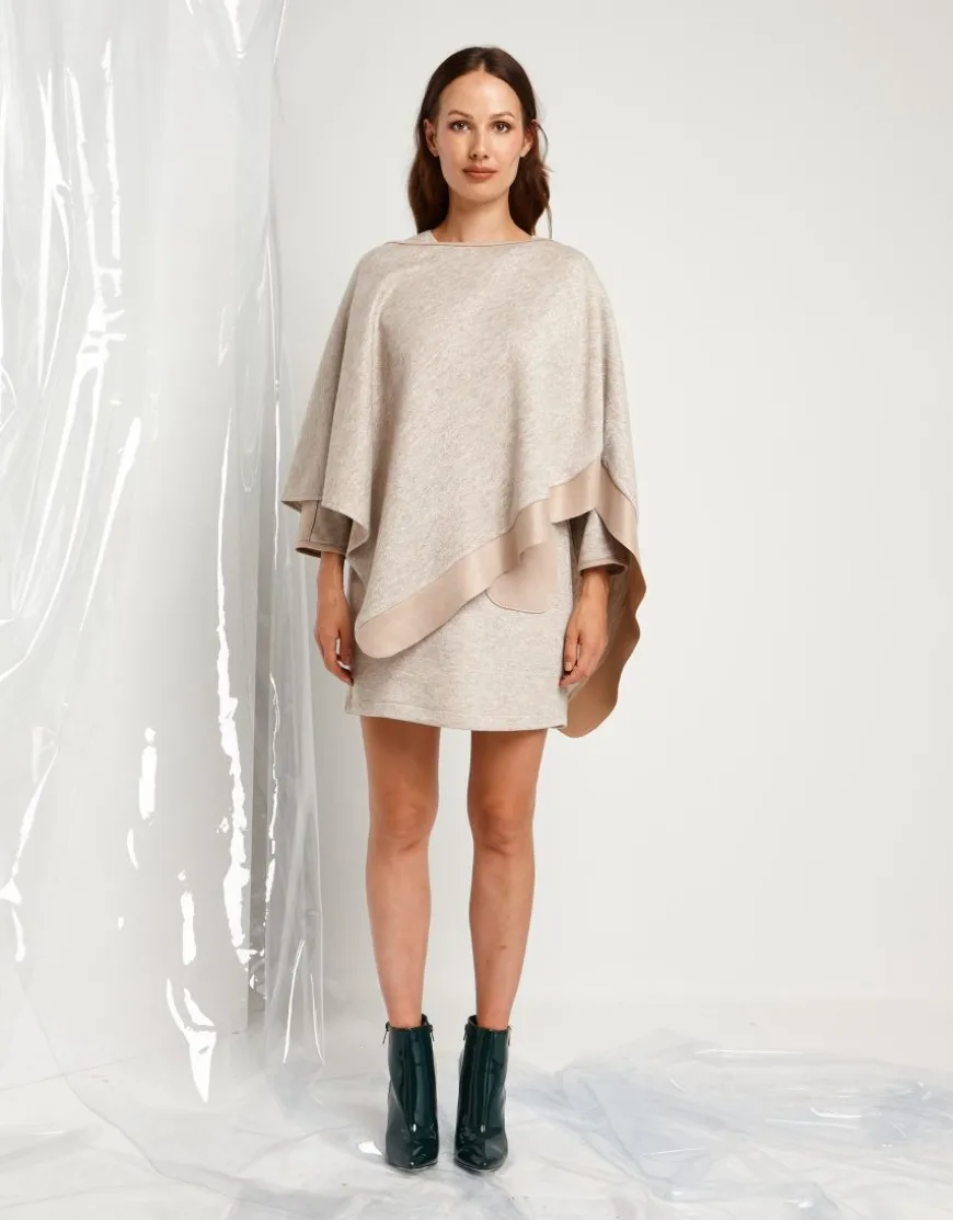 Poncho in maglia con riporti