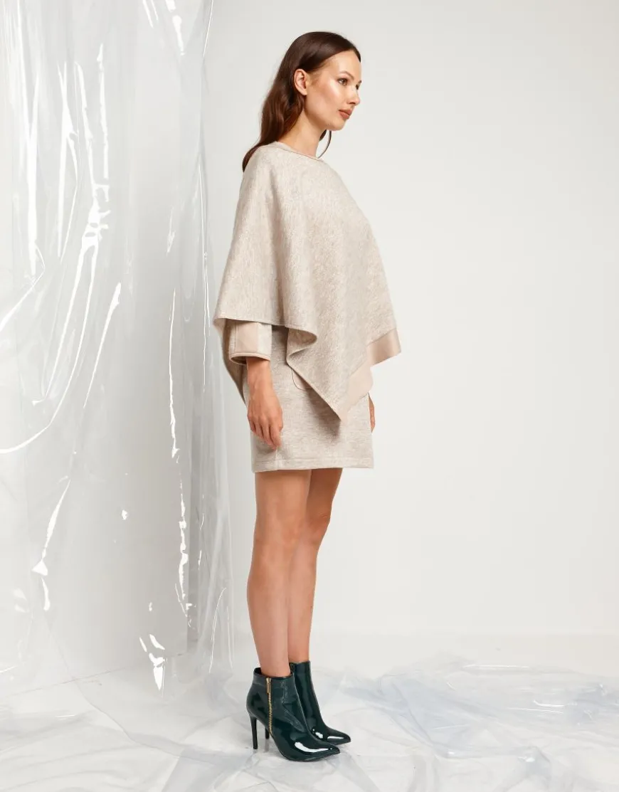 Poncho in maglia con riporti