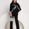 Poncho in maglia con zig-zag di strass