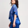 Poncho in pizzo con volants in raso