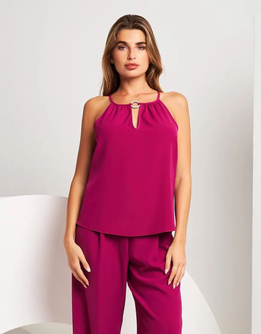 Top con scollo e accessorio