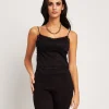 Top in pizzo con spalline