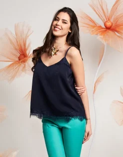 Top in raso con pizzo