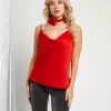 Top in raso con scollo e catene