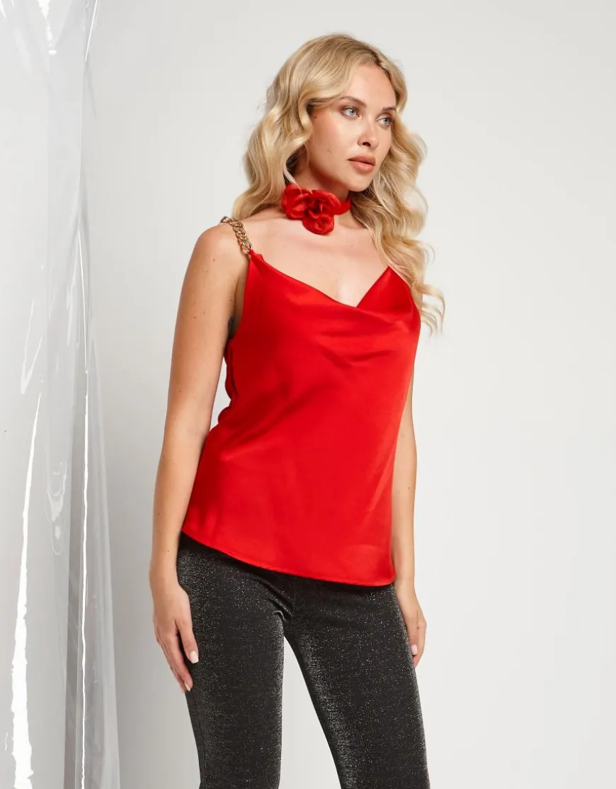 Top in raso con scollo e catene