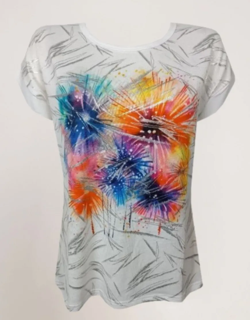 T-shirt con stampa laminata e risvolti