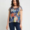 T-shirt fantasia con dettagli dorati
