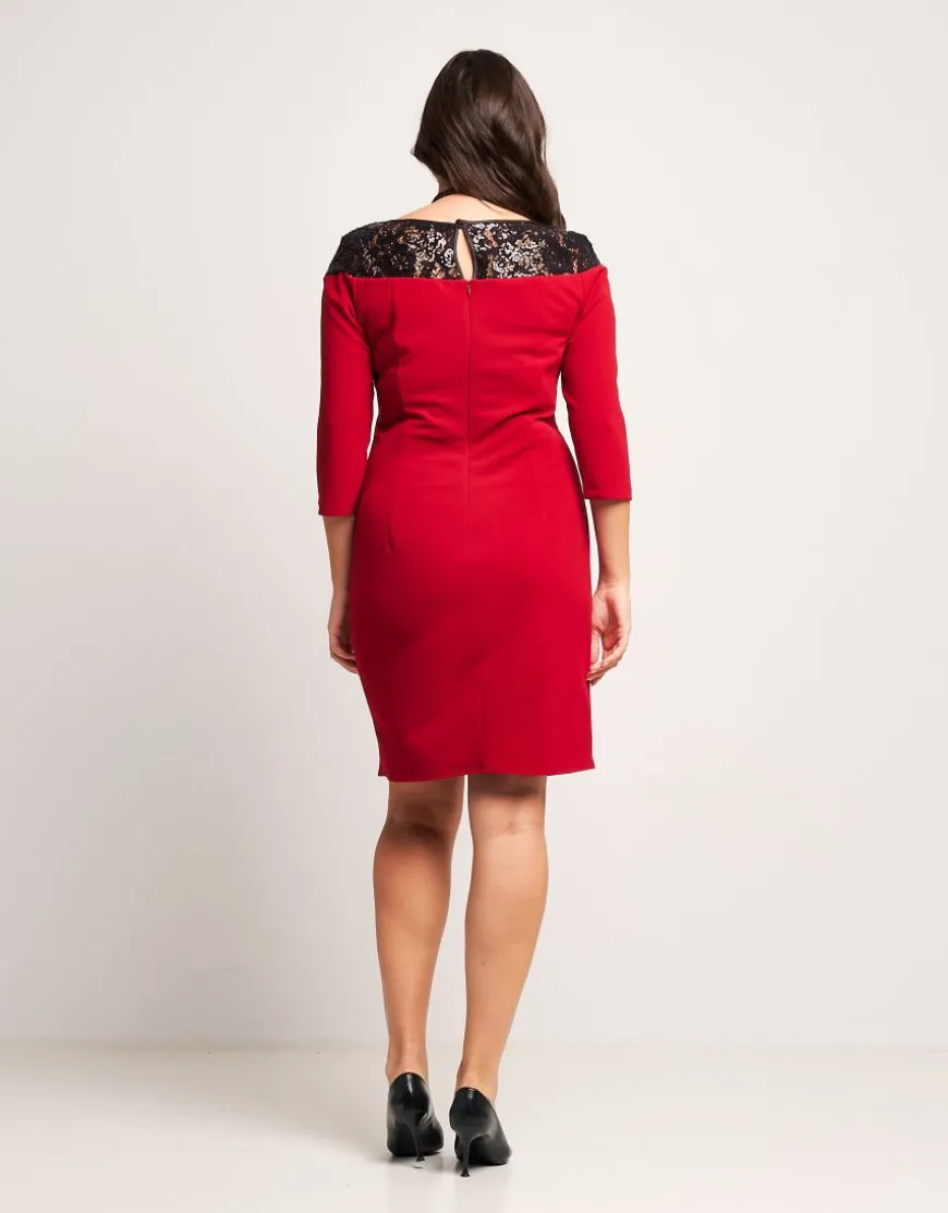 Tubino con spacco e pizzo con paillettes