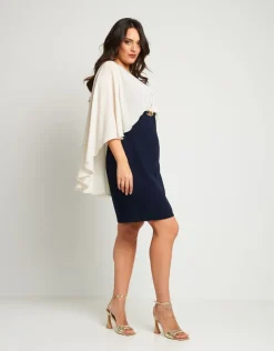 Vestito a tubino con mantellina
