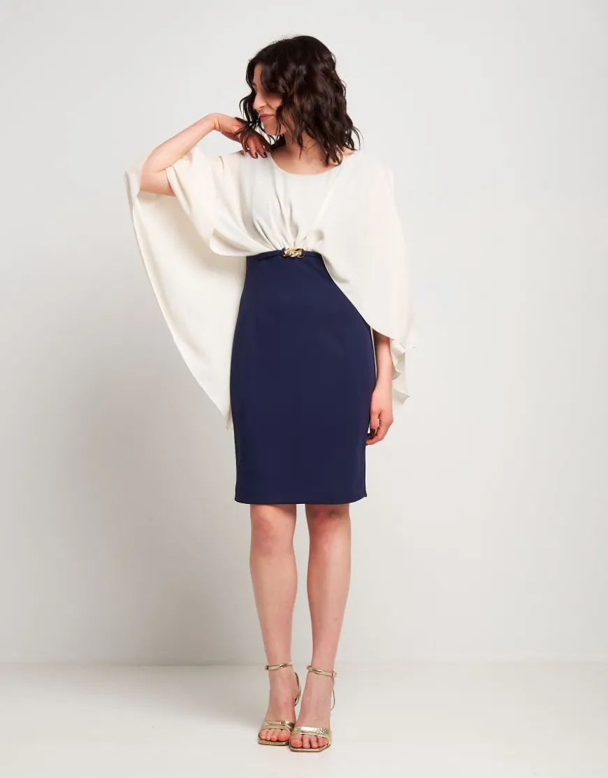 Vestito a tubino con mantellina