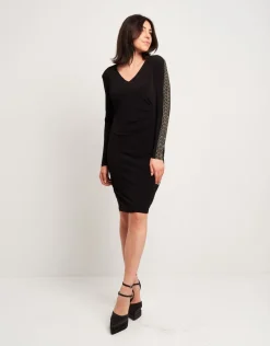 Vestito con arriccio e pietre