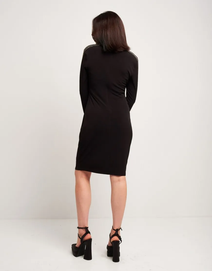 Vestito con arriccio e pietre