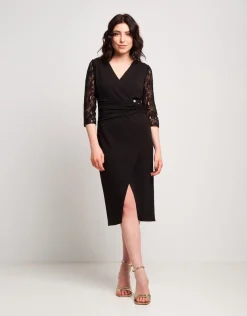 Vestito con drappeggio e pizzo