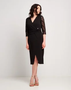 Vestito con drappeggio e pizzo