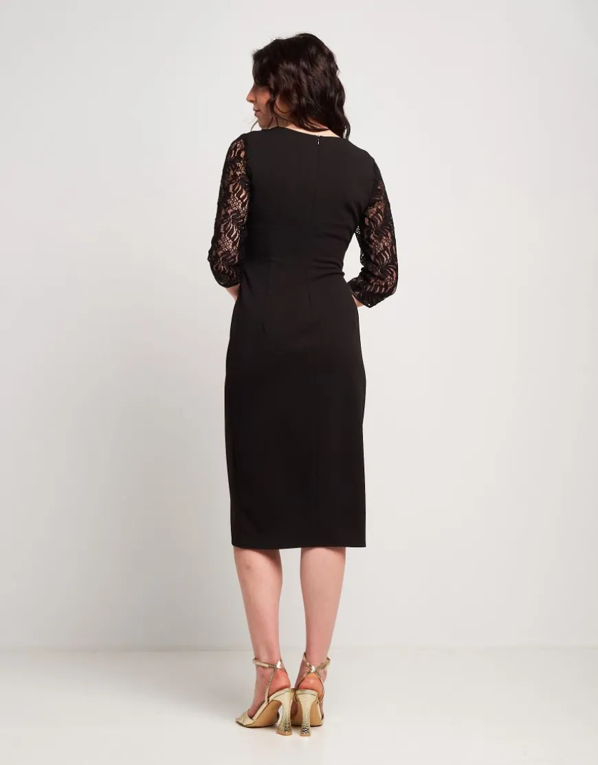 Vestito con drappeggio e pizzo