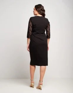 Vestito con drappeggio e pizzo