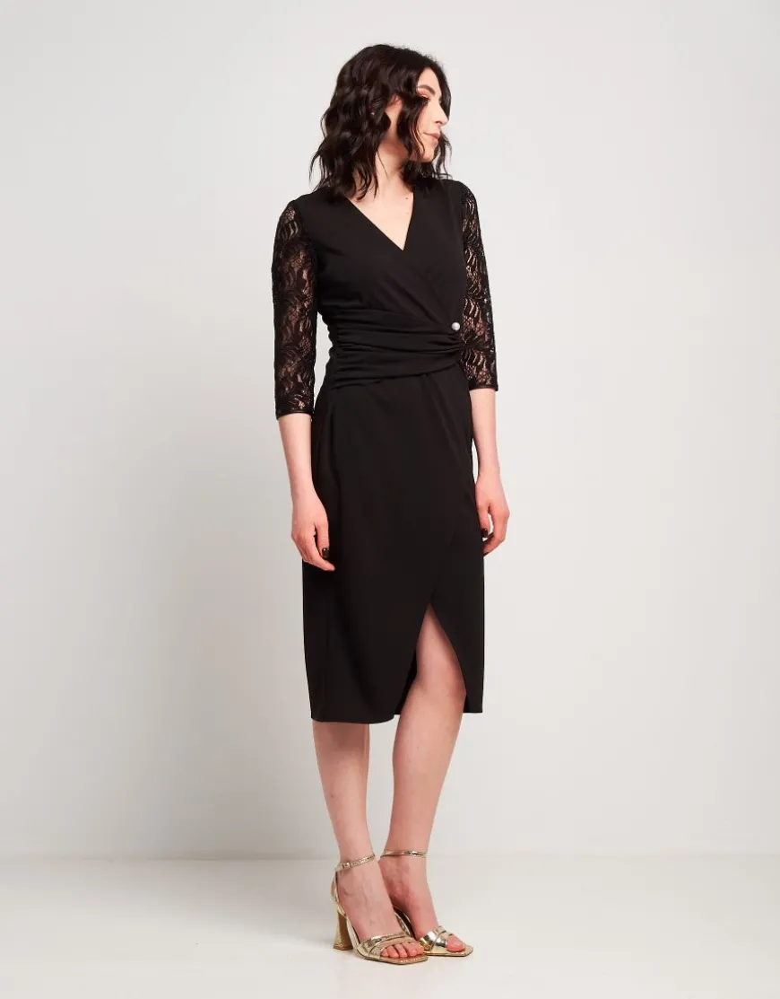 Vestito con drappeggio e pizzo