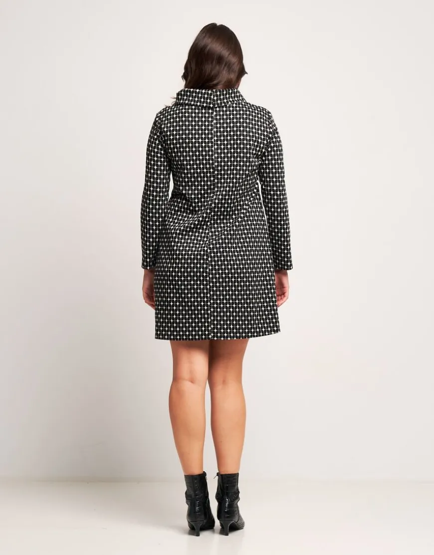 Vestito con linea ad A e collo a ciambella